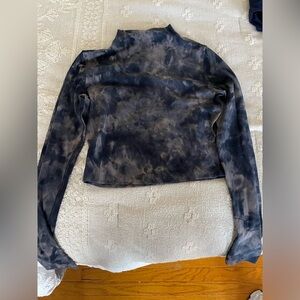 Lululemon mock turtle neck cropped long sleeve